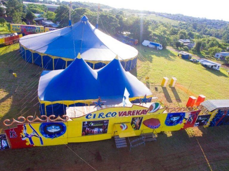 El circo Varekay está varado en San Luis del Palmar.