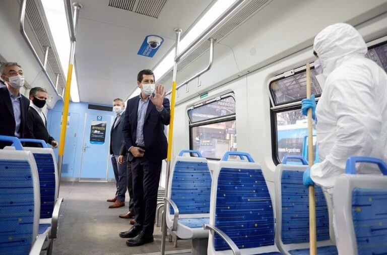 Wado de Pedro en la estación de trenes de Retiro. (Twitter/@wadodecorrido)