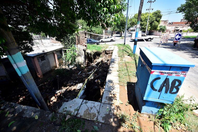 Se inundaron casas por la rotura de un caño de agua.