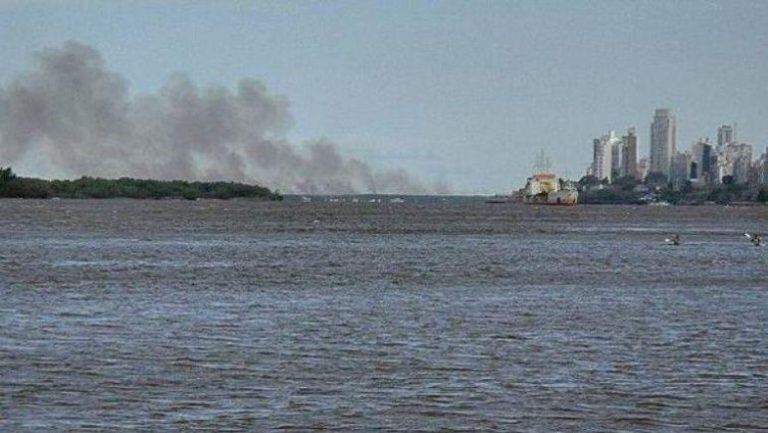 Los incendios en las islas frente a Rosario continúan sin ningún control