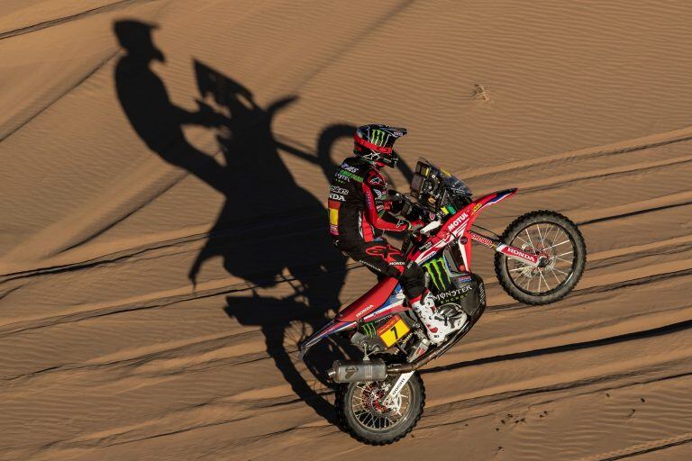 Kevin Benavides está cuarto, a solo 2m31s. El argentino fue quinto absoluto el año pasado y como mejor clasificado de Honda.