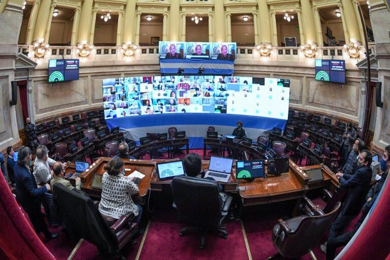 Primer ensayo para la sesión virtual del 13 de mayo.  (Prensa Senado)