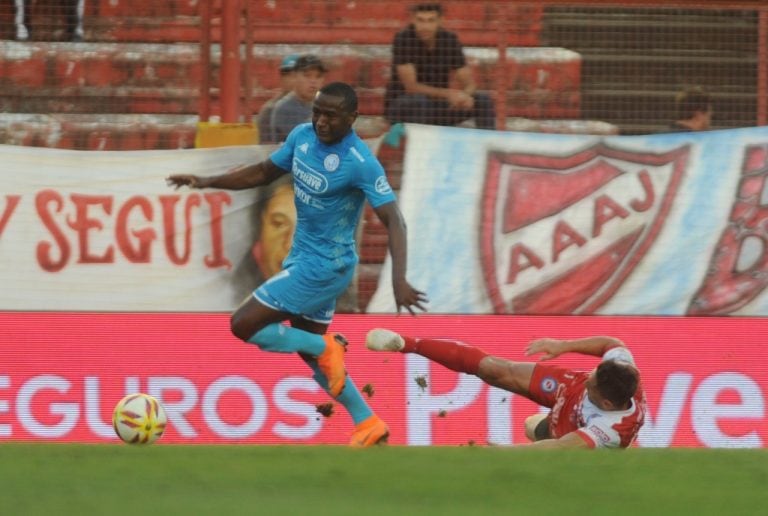 Belgrano ante Argentinos Juniors por la Superliga.