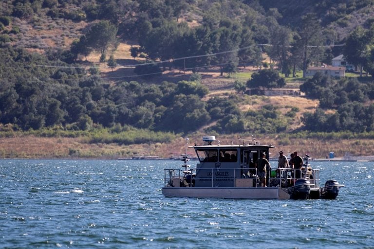 El lago Piru donde fue hallado el cuerpo de Rivera. (Foto: EFE/EPA/ETIENNE LAURENT)