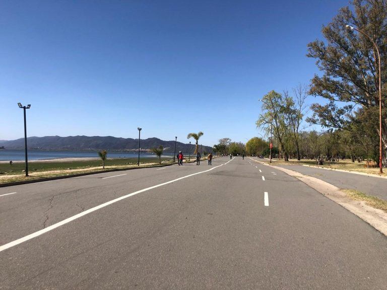 Costanera del lago San Roque. Foto: VíaCarlosPaz