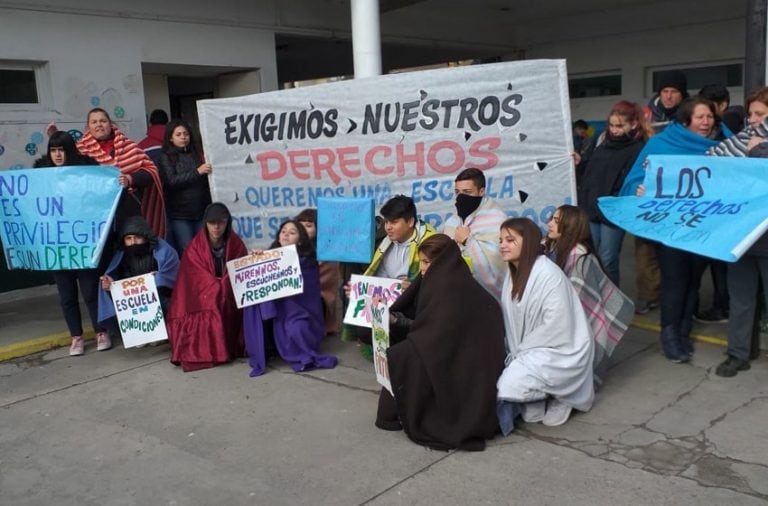 Reclamo por falta de gas en escuelas de Mar del Plata.