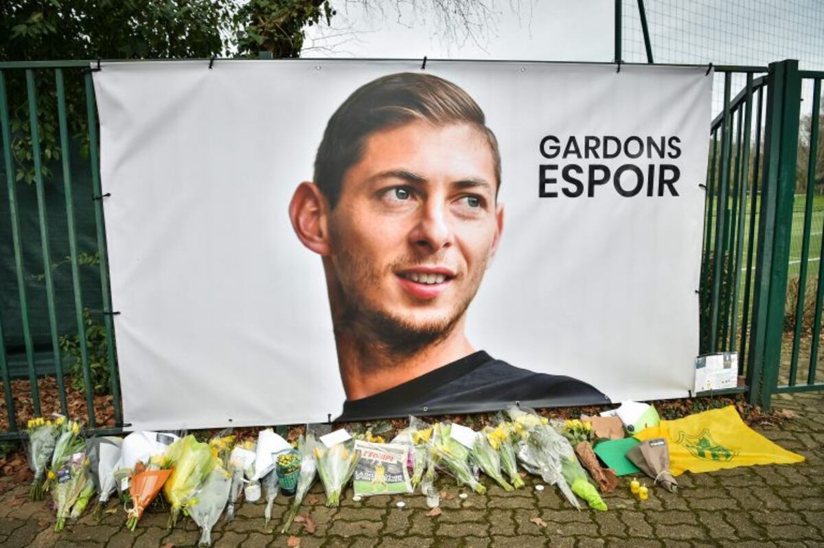La familia de Emiliano Sala contratará buzos privados para continuar con la búsqueda