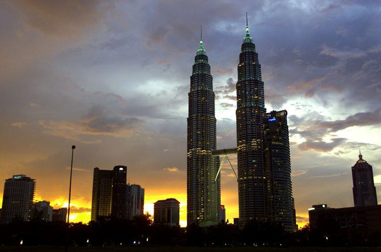 Otra toma de las Torres Gemelas Petronas en Kuala Lumpur. (JIMIN LAI / AFP)