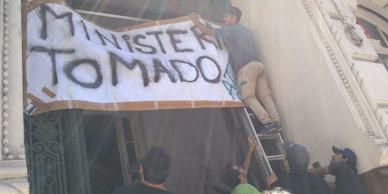 Trabajadores de Cultura denuncian incumplimiento de Lifschitz y toman el Ministerio (@TrabajadorxsM)