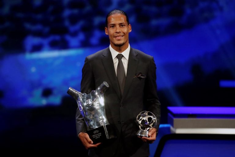 Virgil van Dijk es distinguido como mejor defensor europeo de la temporada y mejor jugador en general del viejo continente (Foto: AP).