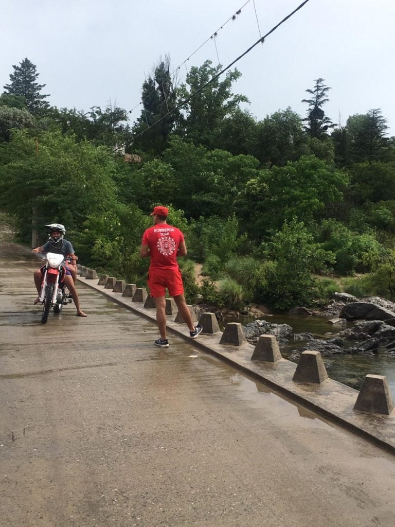 Personal del DUAR, Defensa Civil, infantes "Operativo Verano, y Bomberos Voluntarios, trabajan en conjunto.