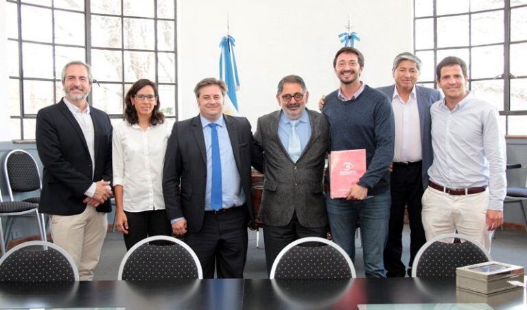 El titular del Departamento Ejecutivo Municipal, Arq. Raúl “Chuli” Jorge, acompañado por los secretarios de su gabinete, recibió la visita de su par de Pinamar, Martín Yeza