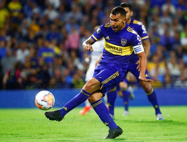 Carlos Tevez seguirá en Boca hasta diciembre. (AP)