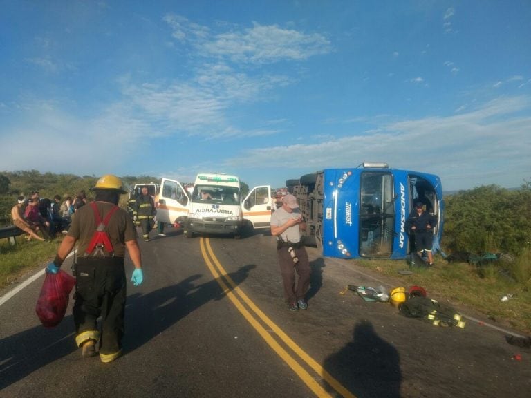 El accidente en las Altas Cumbres tiene al menos siete heridos graves.