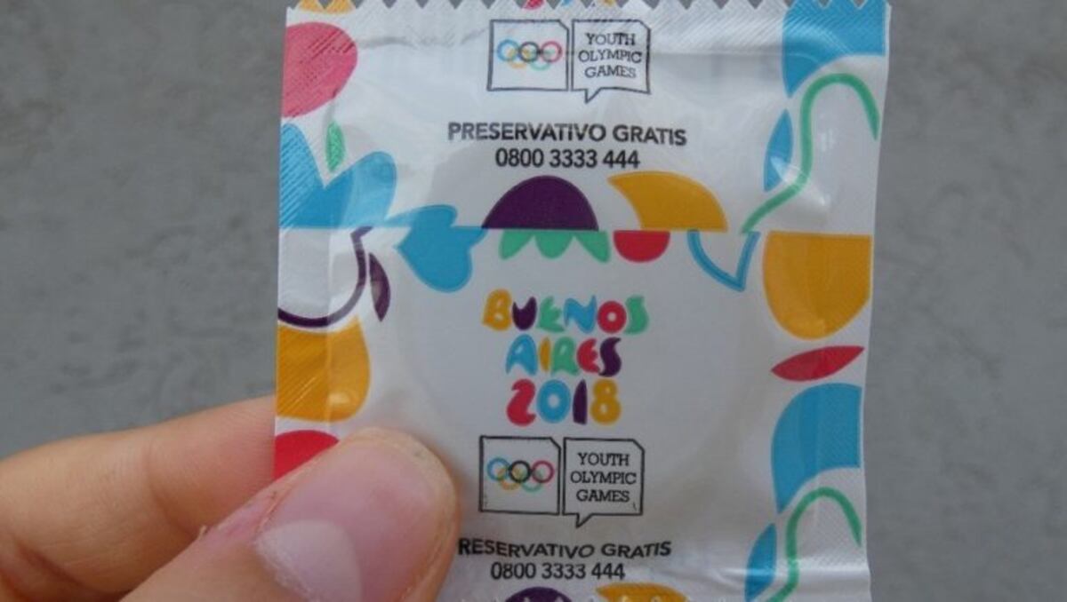 Llevan adelante una campaña de educación sexual dentro de la Villa Olímpica