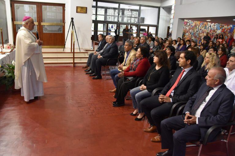 El obispo Fernández pidió a la Virgen que el pueblo sea "bien protegido por aquellos que son nuestros representantes, a quienes hemos dado la confianza de que velen por nosotros, especialmente por los que menos tienen”.