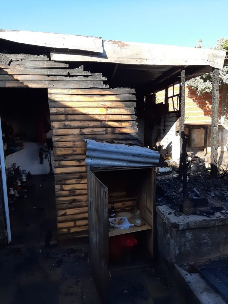 Una vela prendida inició el fuego