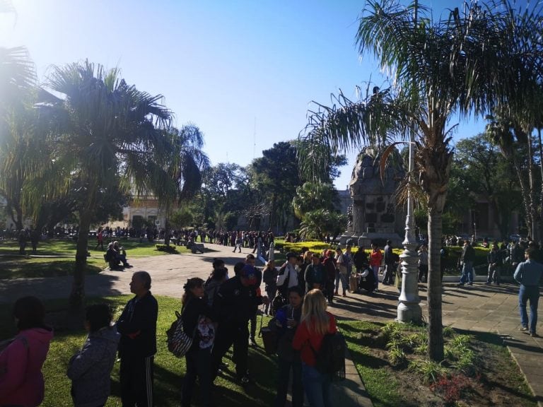 Productores correntinos realizaron una protesta regalando verduras