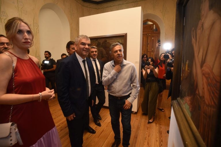 Las autoridades en el recorrido por el museo. Foto: Gobierno de Mendoza.