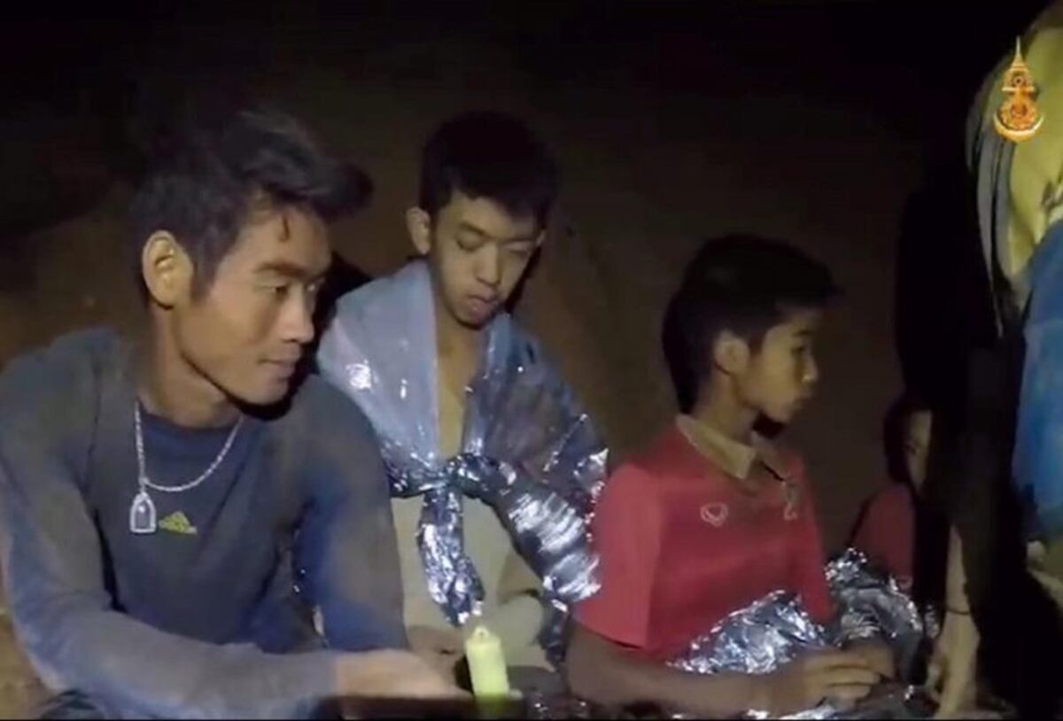 Tailandia: difundieron un video con el saludo de los niños atrapados en una cueva