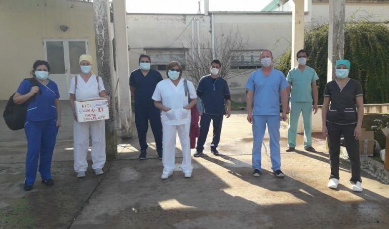 Parte del equipo médico que está trabajando en Cacharí.