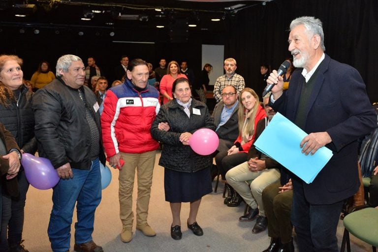 Alberto Rodríguez Saá encabezó el acto de entrega de esctrituras. Foto: ANSL.