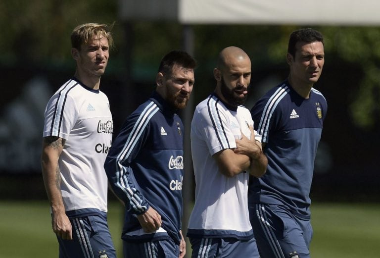 Lucas Biglia, Leo Messi y Javier Mascherano, referentes de la Selección Argentina que dirige Jorge Sampaoli.   AFP PHOTO / JUAN MABROMATA