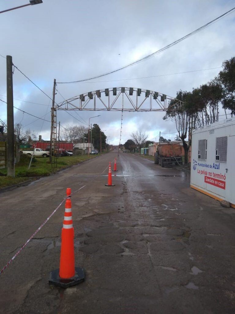 El arco desinfectador colocado en el ingreso a Chillar.