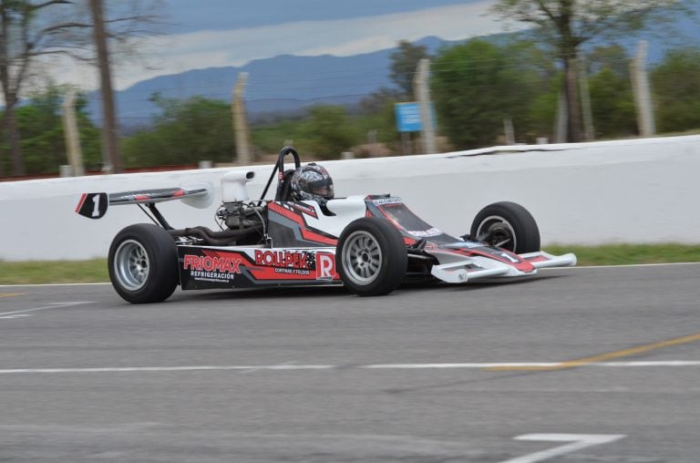 Luciano Pacciaroni festejó la victoria en la Fórmula 3 Cordobesa. Foto gentileza Francis Prada.