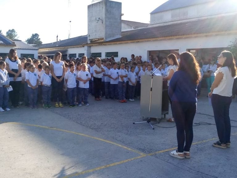 Acto de inicio del ciclo lectivo en la Escuela 27 de Tres Arroyos