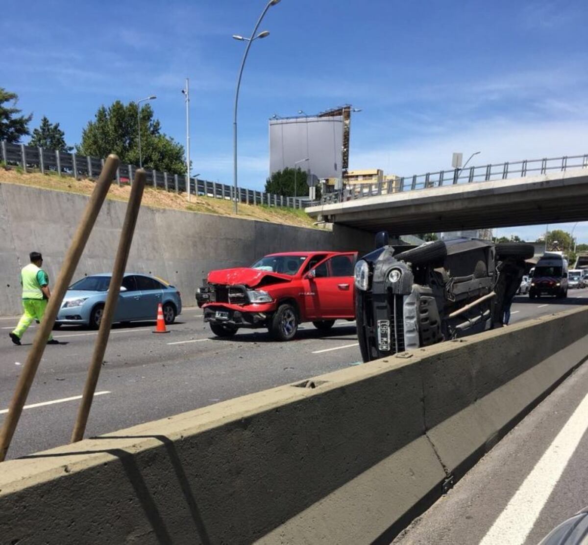 Choque múltiple y vuelco en General Paz y avenida San Martín