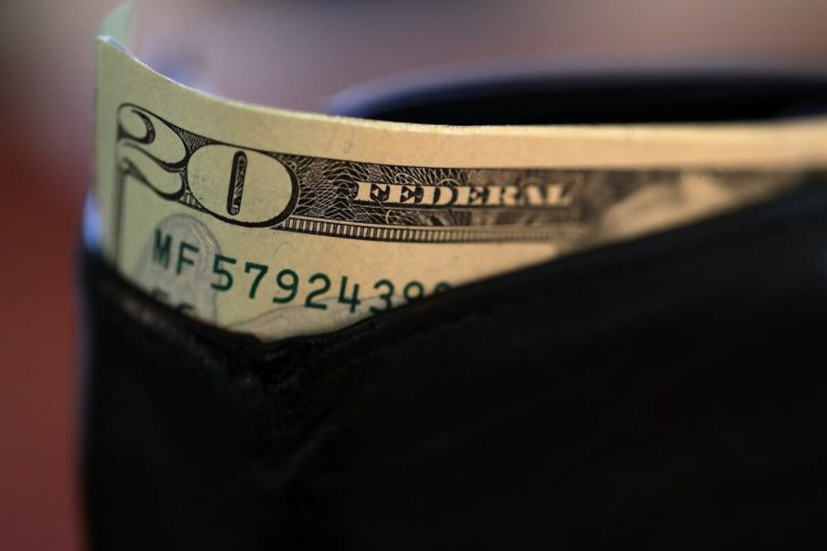 Se profundizó la baja del dólar y cerró la semana a $37,80 en el Banco Nación