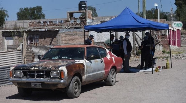 El Ford Taunus junto al que se encontró el cuerpo de Tello.