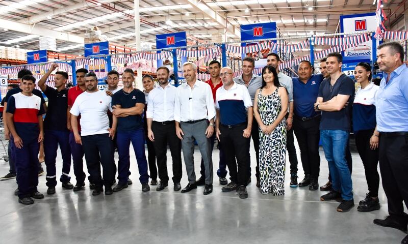 Visita por el supermercado mayorista Maxiconsumo.