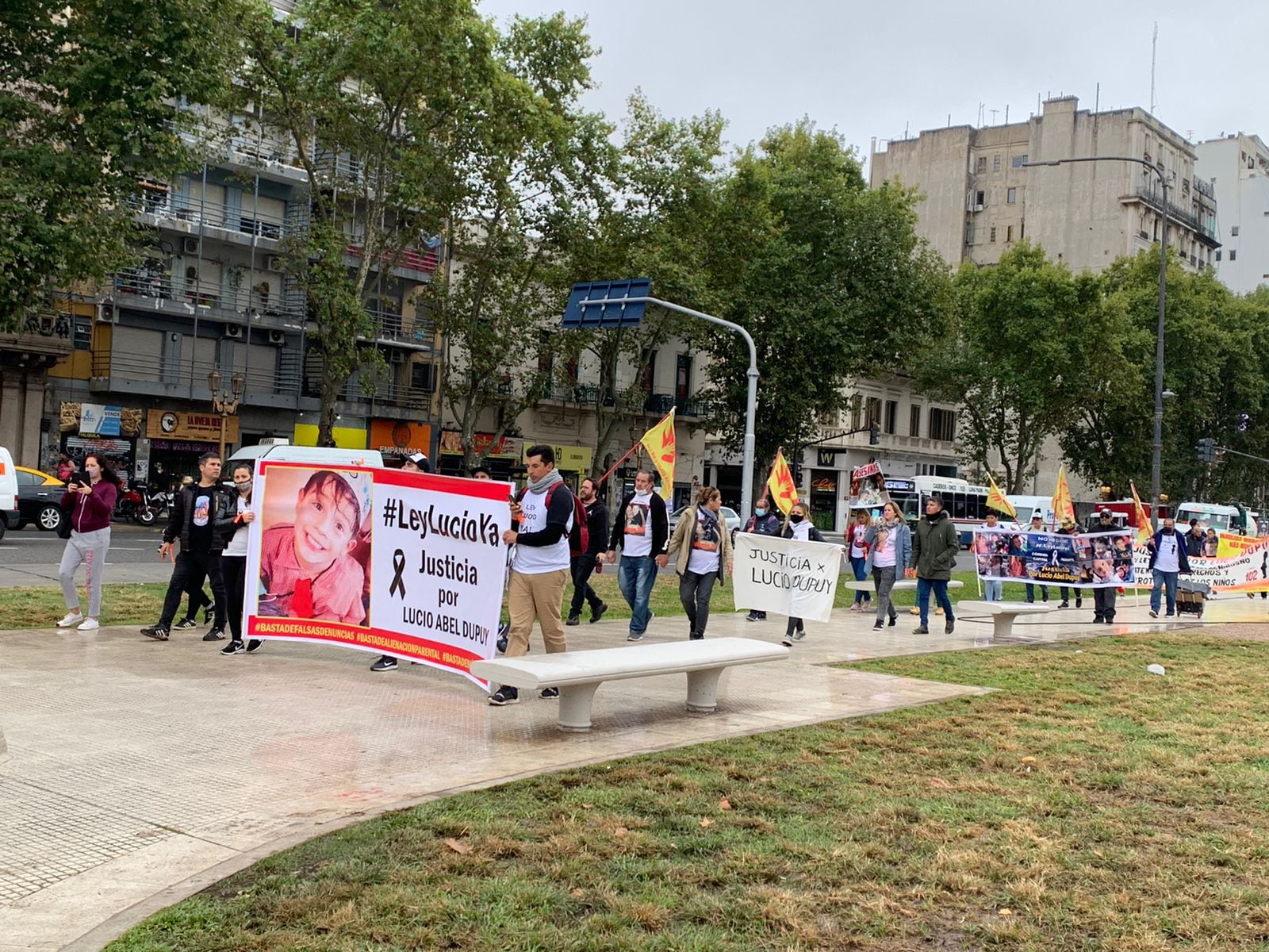 Ramón Dupuy, abuelo de Lucio, estuvo presente en la marcha frente al Congreso de la Nación.