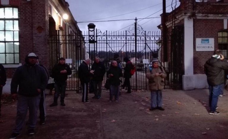 Ex empleados de los talleres ferroviarios de Pérez continúan con la lucha por la reapertura.