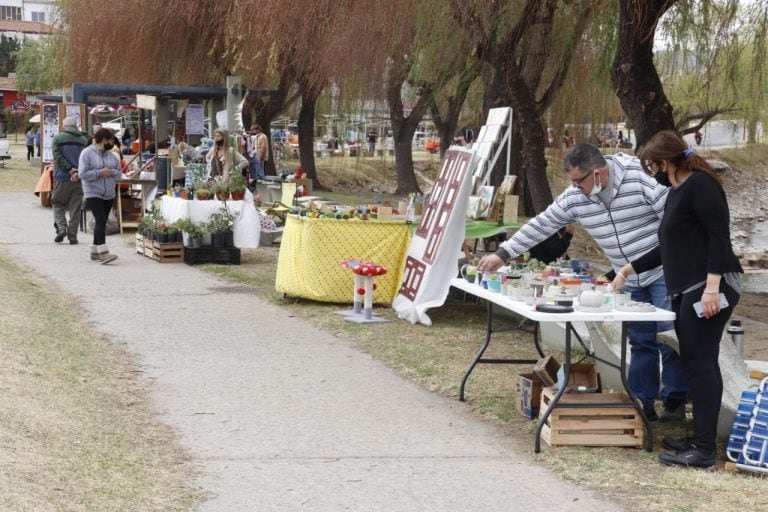 Cerca de veinte puestos artesanales. (Foto: prensa municipal).