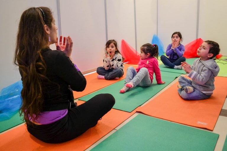 Las clases incluyen a los niños. Foto ilustrativa.