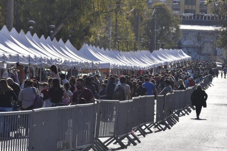 Las ferias de artesanías volvieron a convocar mucho público, pese a las restricciones para mantener la distancia a causa del virus.