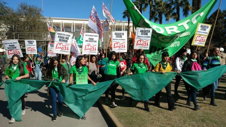 El pañuelazo de vigilia contra la despenalización del aborto se llevó a cabo en la Ciudad Universitaria.