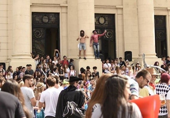 Con los festejos de estudiantes en el centro de la polémica, surgen alternativas menos traumáticas