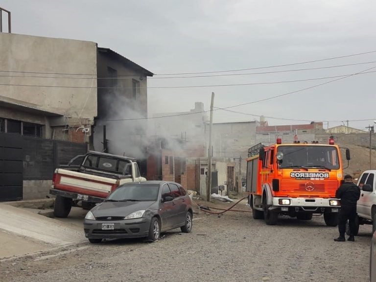 Incendio en barrio San Cayetano. Fotos Marcelo Vidal/Radio Del Mar