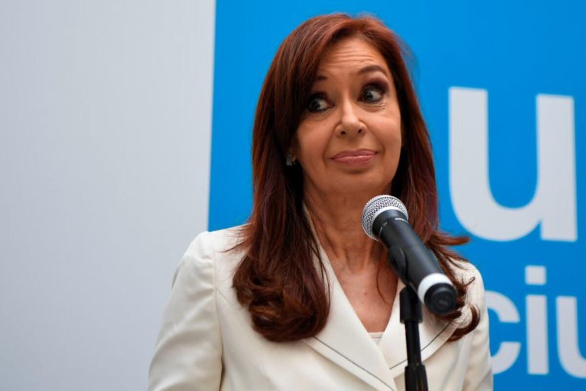 Cristina Kirchner avisó que irá al Senado por sus allanamientos