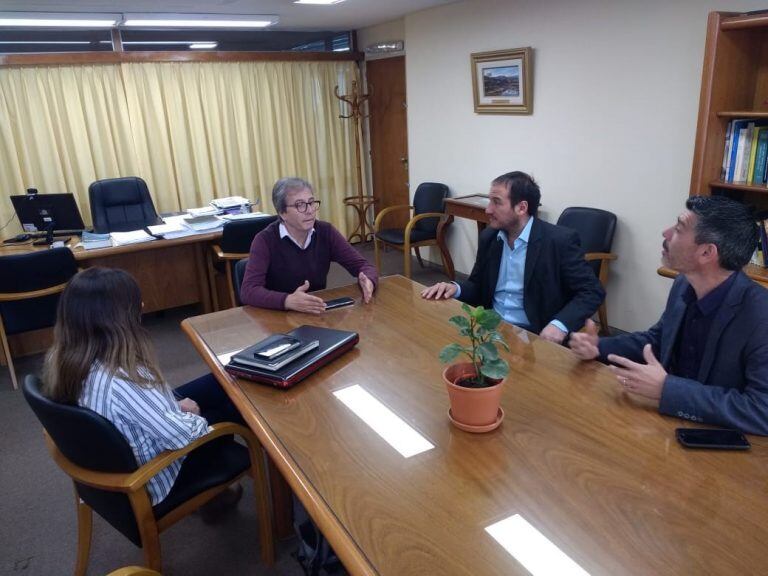 Lafarina, Vercelli, Goncebat junto al decano de Ciencias Economicas de la UNC