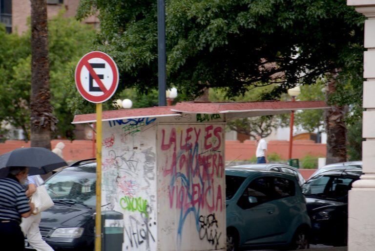 Plazas y espacios públicos fueron dañados y la Municipalidad pide a los vecinos cuidar estos espacios.