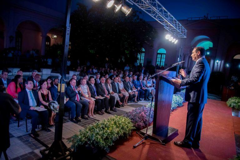 El Gobernador Gustavo Valdés invitó a los embajadores a volver a Corrientes y disfrutar de su cultura.