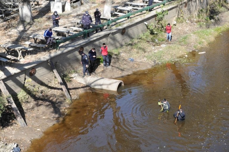 Asesinato en Morón. Rastrillaje el Río Luján (Clarín)