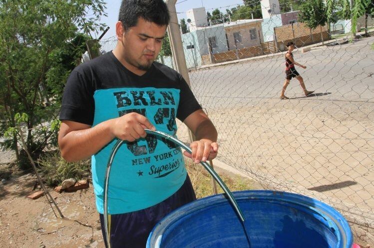 Miles de familias sanjuaninas están sin luz y sin agua desde hace más de 40 horas.