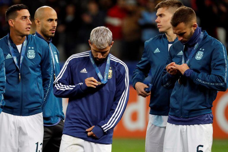 CAF25148. SÃO PAULO (BRASIL), 06/07/2019.- Sergio Agüero de Argentina en la premiación tras el partido Argentina-Chile por el tercer puesto de la Copa América de Fútbol 2019, en el Estadio Arena Corinthians de São Paulo, Brasil, hoy 6 de julio de 2019. EFE/Paulo Whitaker