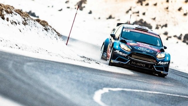 Gus Greensmith se impuso entre los contendientes del WRC2 Pro. El mejor tiempo en la mayoría de los tramos del sábado fue clave para su victoria sobre el finlandés Kalle Rovanperä (Skoda).